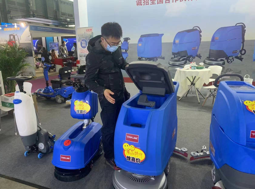 信阳坦洁洗地机公司致力于电动洗地机的生产、销售和服务百家